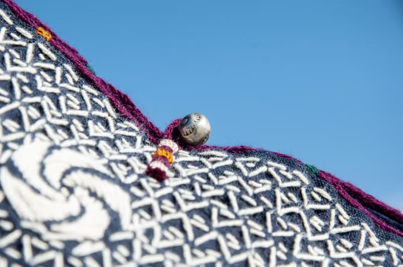 手縫純棉布斜背包/刺繡側背包/刺繡肩背包/indigo手縫藍染包-幾何