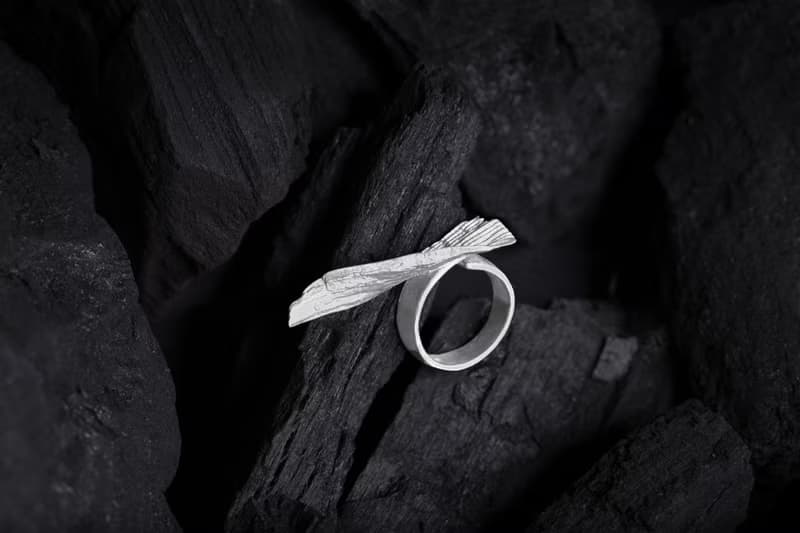 聖誕雪白禮 Calligraphy 墨摺飛轉戒指 -蒼雲白 Silver Ring