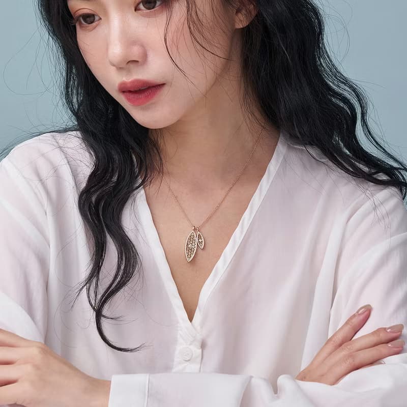 雙葉鏤雕微鑲星鑽項鍊(金色)