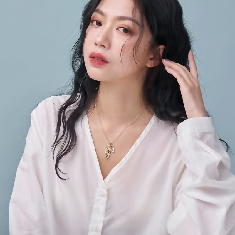 雙葉鏤雕微鑲星鑽項鍊(金色)