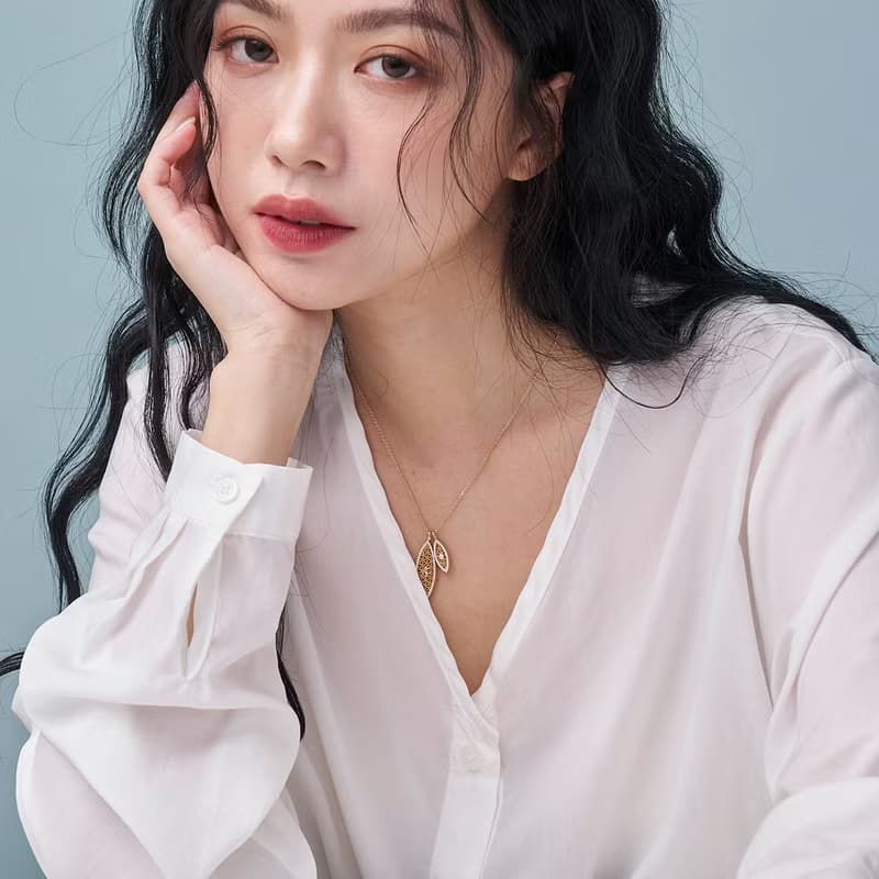 雙葉鏤雕微鑲星鑽項鍊(金色)