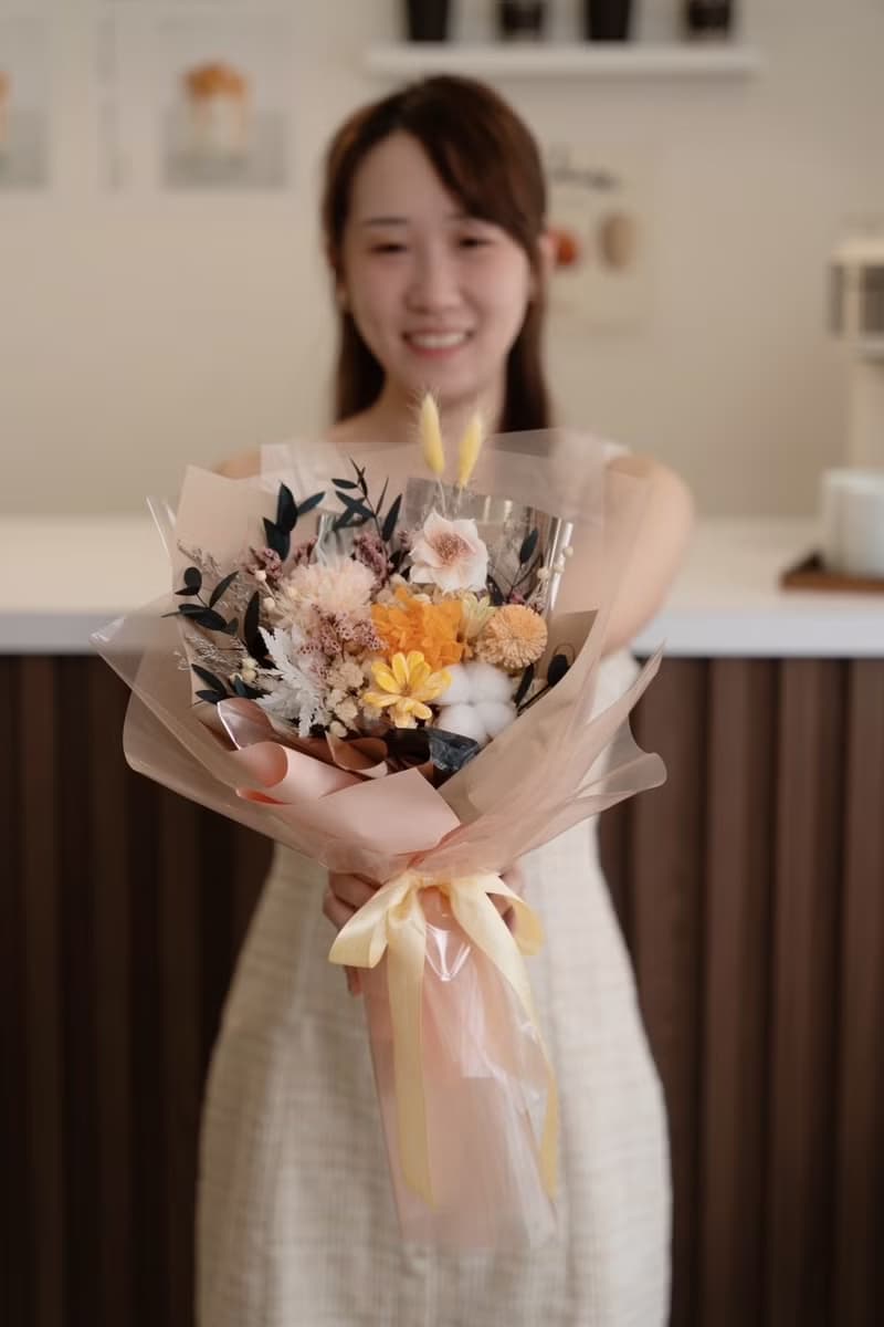 love u 系列永生康乃馨花束 蜜糖香檳色康乃馨