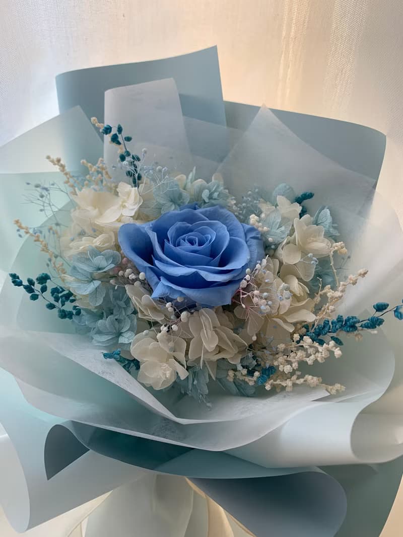 湛藍海洋永生玫瑰花束 求婚花束 生日花束 附卡片提袋