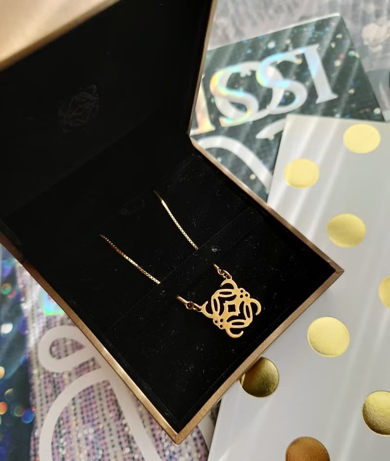 中古美品 附盒 loewe anagram 小logo 鎖骨鏈頸鏈 項鍊 項鏈 頸鏈