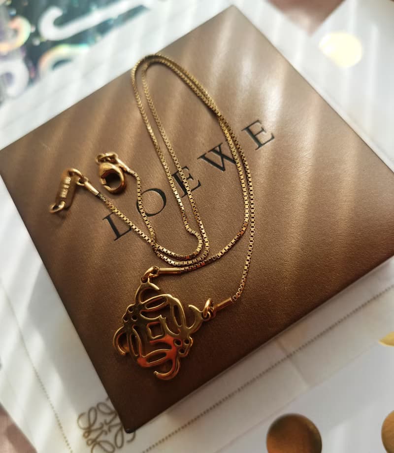 中古美品 附盒 loewe anagram 小logo 鎖骨鏈頸鏈 項鍊 項鏈 頸鏈
