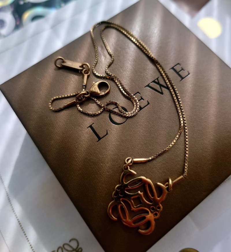 中古美品 附盒 loewe anagram 小logo 鎖骨鏈頸鏈 項鍊 項鏈 頸鏈