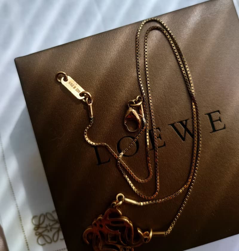 中古美品 附盒 loewe anagram 小logo 鎖骨鏈頸鏈 項鍊 項鏈 頸鏈