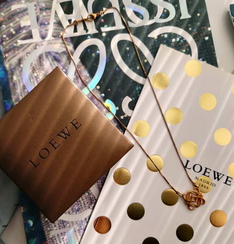 中古美品 附盒 loewe anagram 小logo 鎖骨鏈頸鏈 項鍊 項鏈 頸鏈