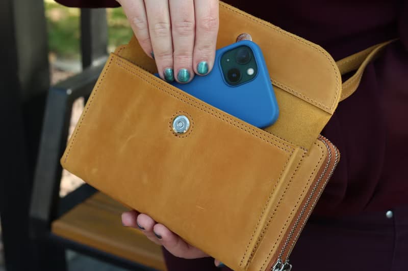附口袋皮革斜背包適用於 iPhone 11/ 12/ 13/ 14/ 15/ 16/ Pro