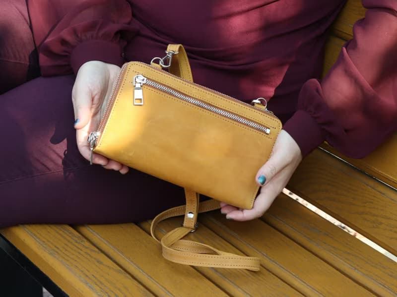 附口袋皮革斜背包適用於 iPhone 11/ 12/ 13/ 14/ 15/ 16/ Pro