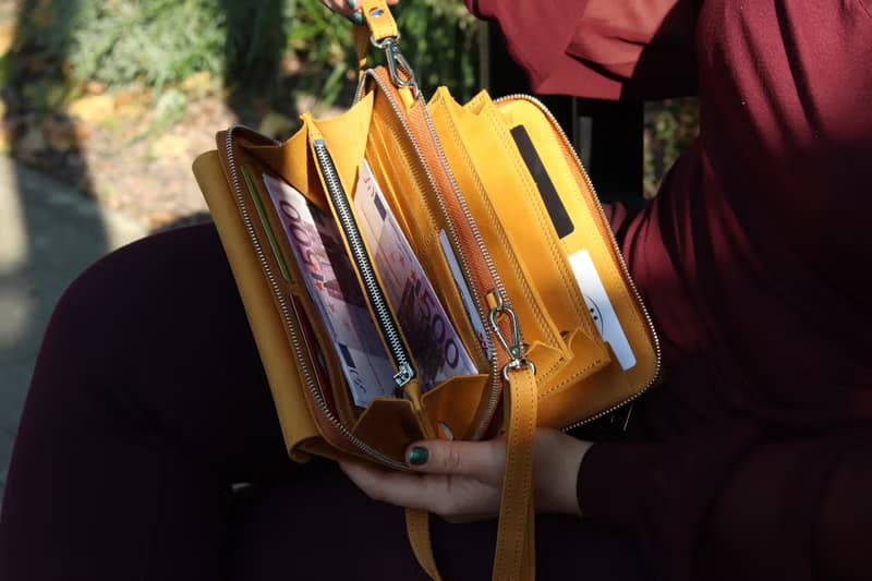 附口袋皮革斜背包適用於 iPhone 11/ 12/ 13/ 14/ 15/ 16/ Pro