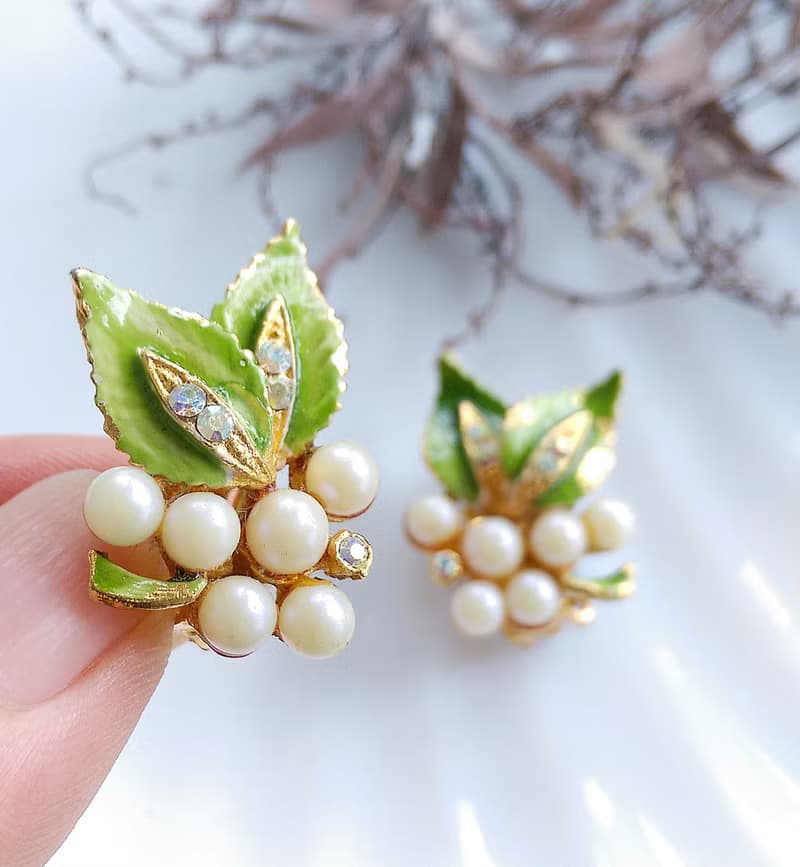 【西洋古董飾品 】仿珠 優雅 珠葉 對稱 夾式耳環