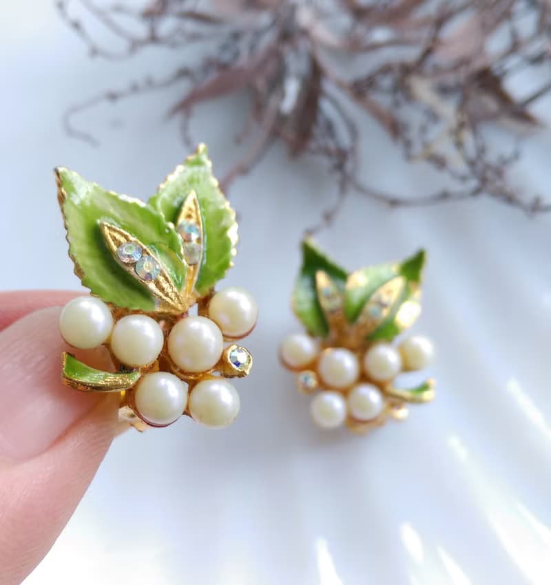 【西洋古董飾品 】仿珠 優雅 珠葉 對稱 夾式耳環