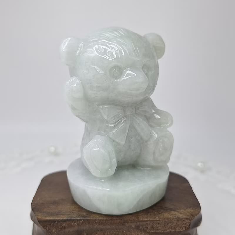 冰潤淡綠色手工精雕熊擺件 |天然緬甸玉A貨翡翠