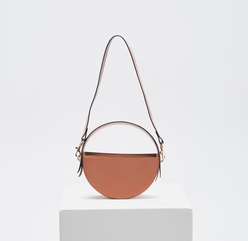 The ONE Bag 素皮革圓包 手拿包 斜背包 側背包 淺棕色 x 棕色