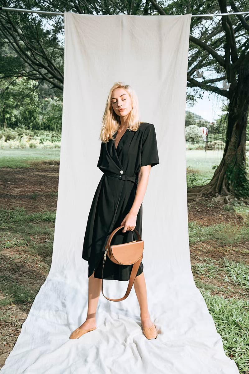 The ONE Bag 素皮革圓包 手拿包 斜背包 側背包 淺棕色 x 棕色