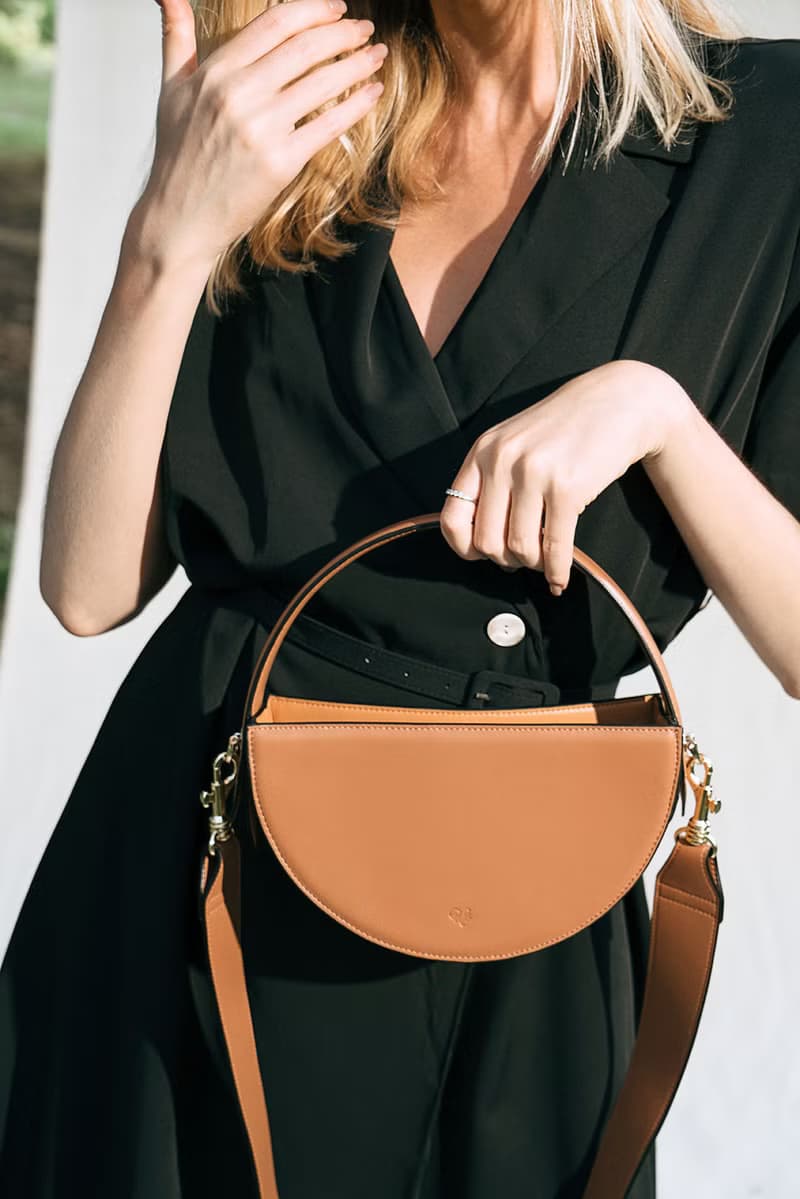 The ONE Bag 素皮革圓包 手拿包 斜背包 側背包 淺棕色 x 棕色