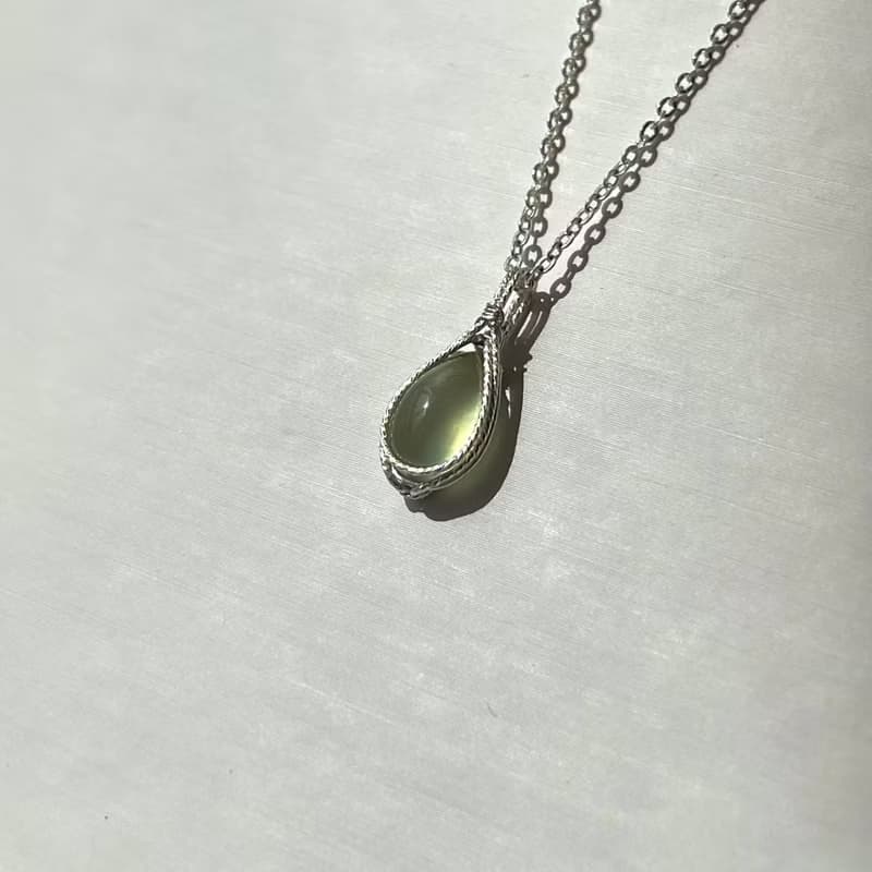 水滴葡萄石吊墜 簡約鑲嵌天然葡萄石項鍊墜 純銀葡萄石吊墜