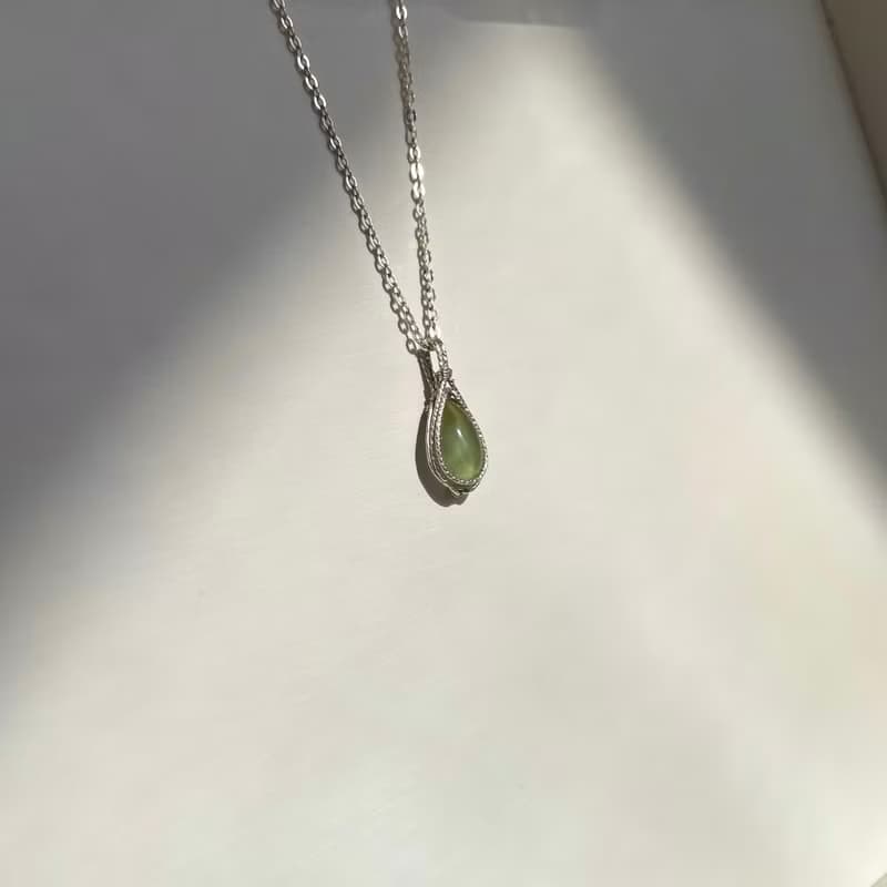 水滴葡萄石吊墜 簡約鑲嵌天然葡萄石項鍊墜 純銀葡萄石吊墜
