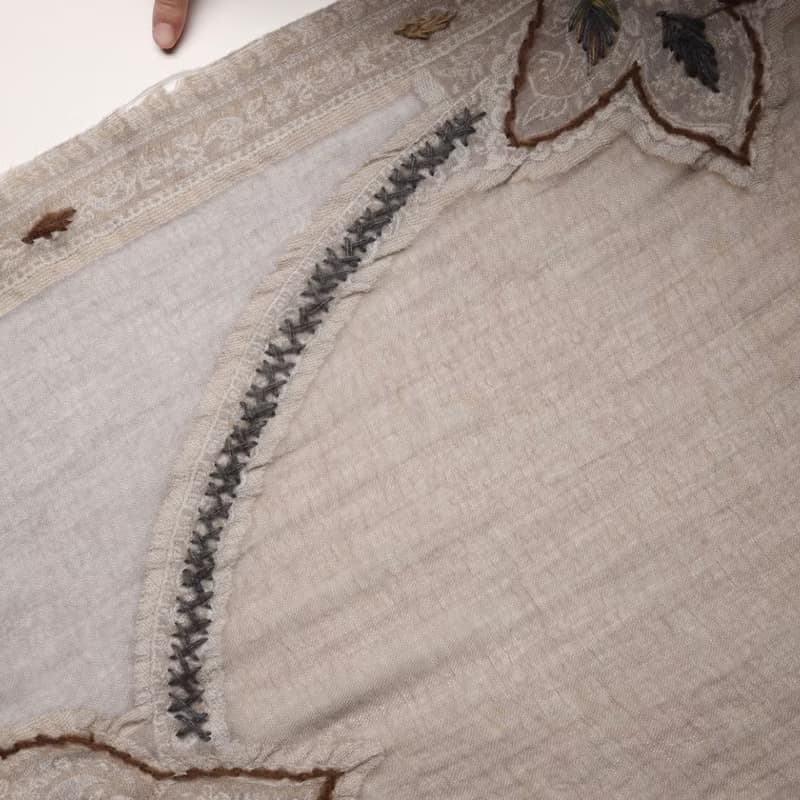【母親節禮物】喀什米爾水煮羊毛手工刺繡圍巾披肩燕麥奶灰色薄紗