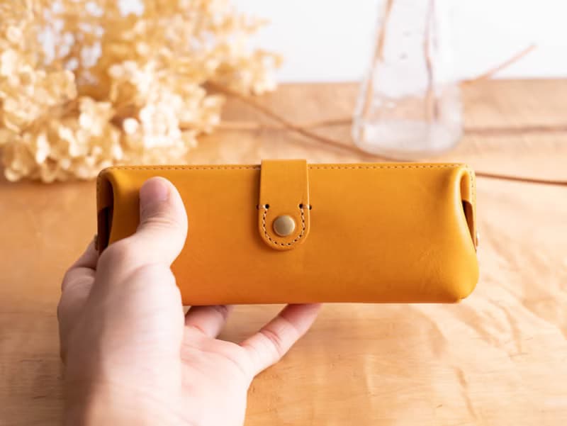 Paka-glass Slim #Yellow イタリアンレザーの眼鏡ケース【入学祝】【就職祝】【カスタム可能なギフト】
