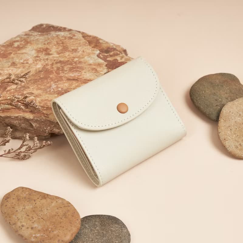 TRIFOLD leather wallet in Cream-tan