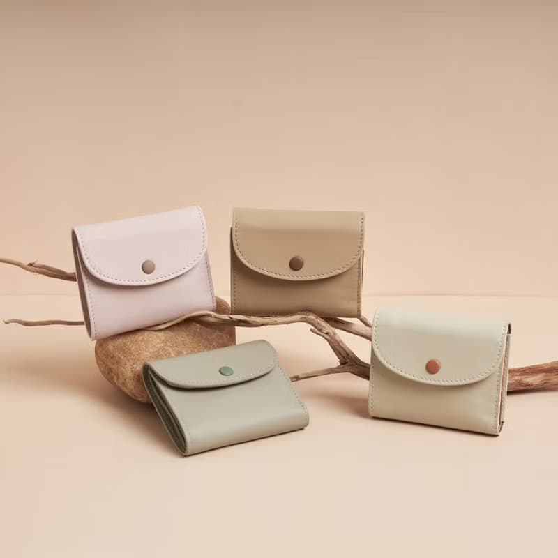 TRIFOLD leather wallet in Cream-tan