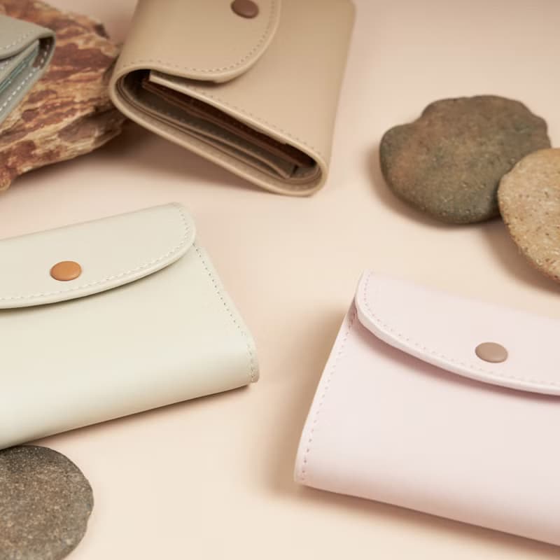 TRIFOLD leather wallet in Cream-tan