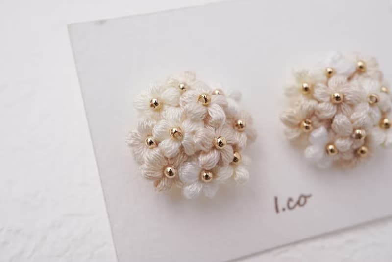 小花のブーケピアス/イヤリング