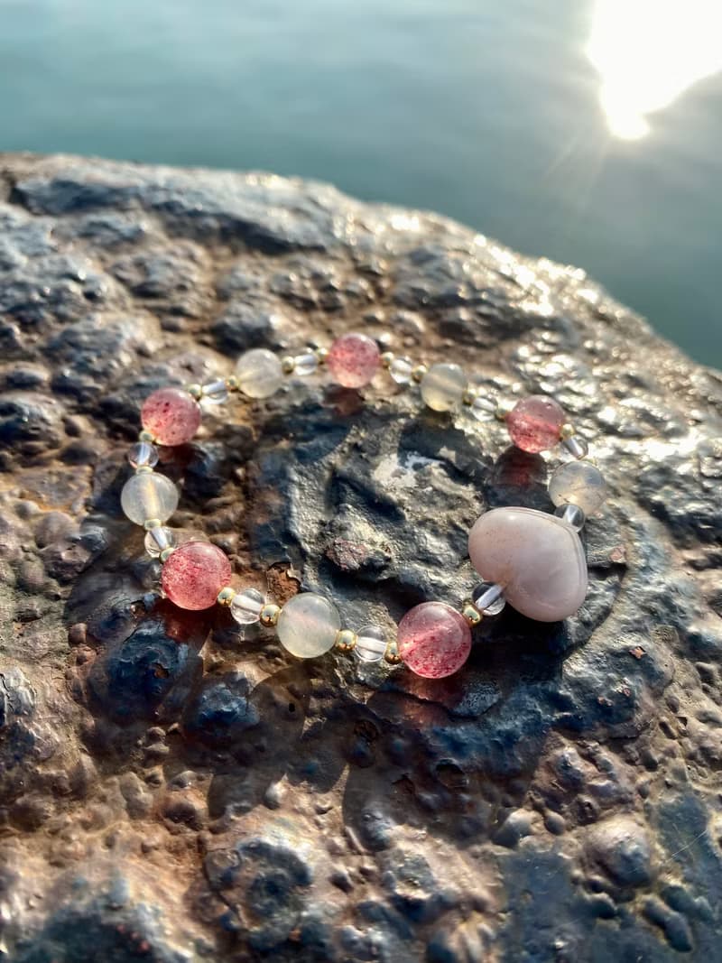 珊瑚紫愛心草莓晶灰月光手串手鍊