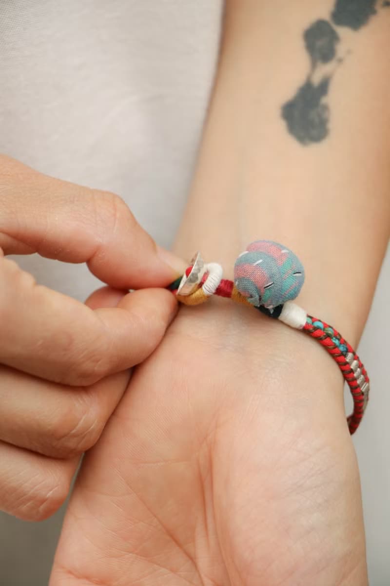 手工刺繡球銀飾手鍊