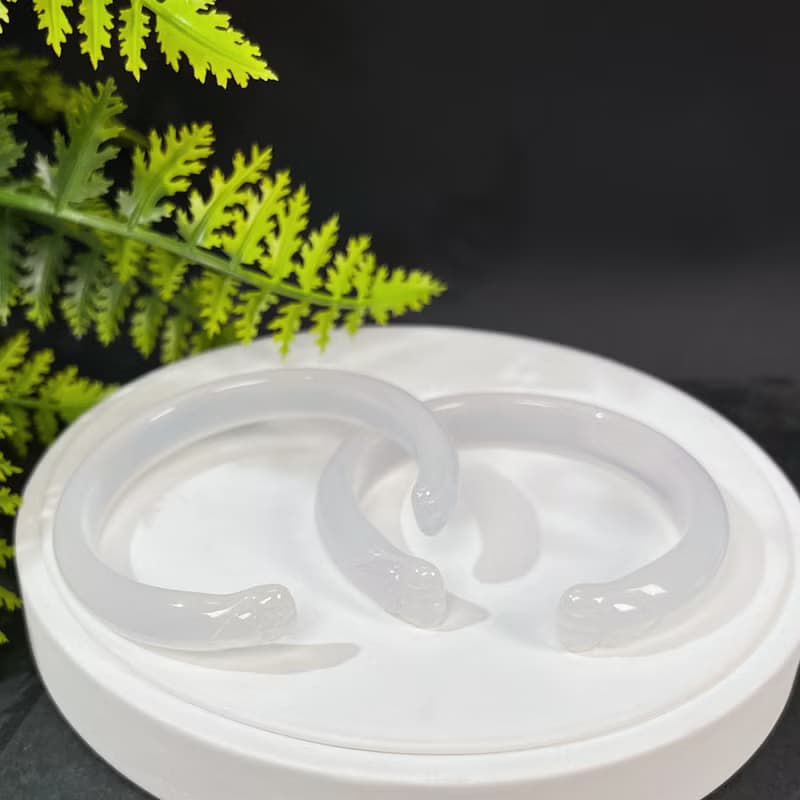 冰潤白瑪瑙貓爪手鐲58+MM 開口鐲起光玉髓手環 清新細膩 皓白如凡