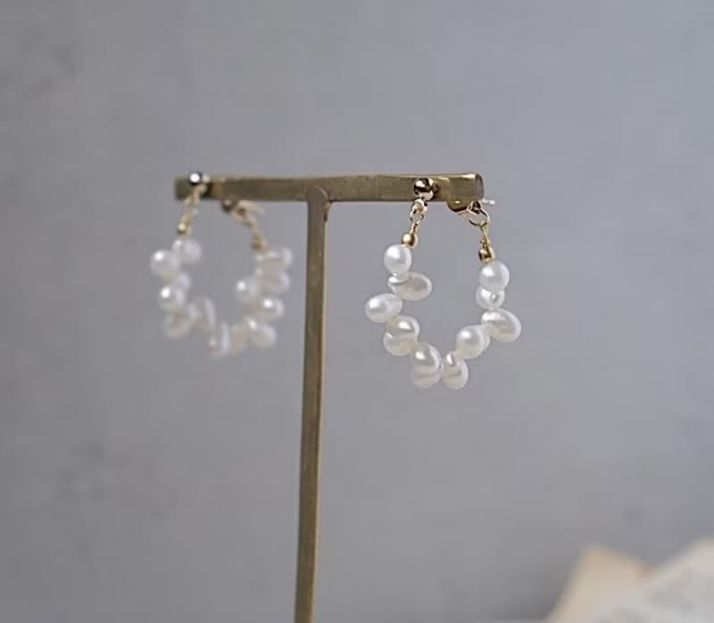 小さなパールのリングピアス