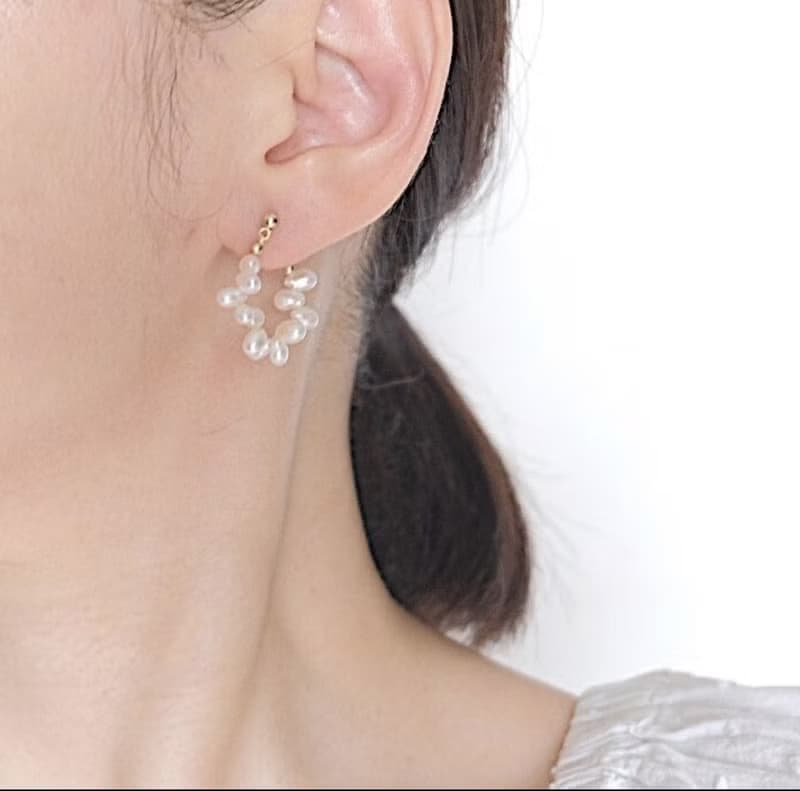 小さなパールのリングピアス