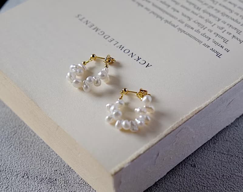 小さなパールのリングピアス