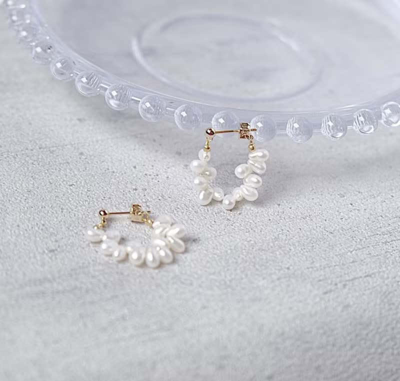 小さなパールのリングピアス