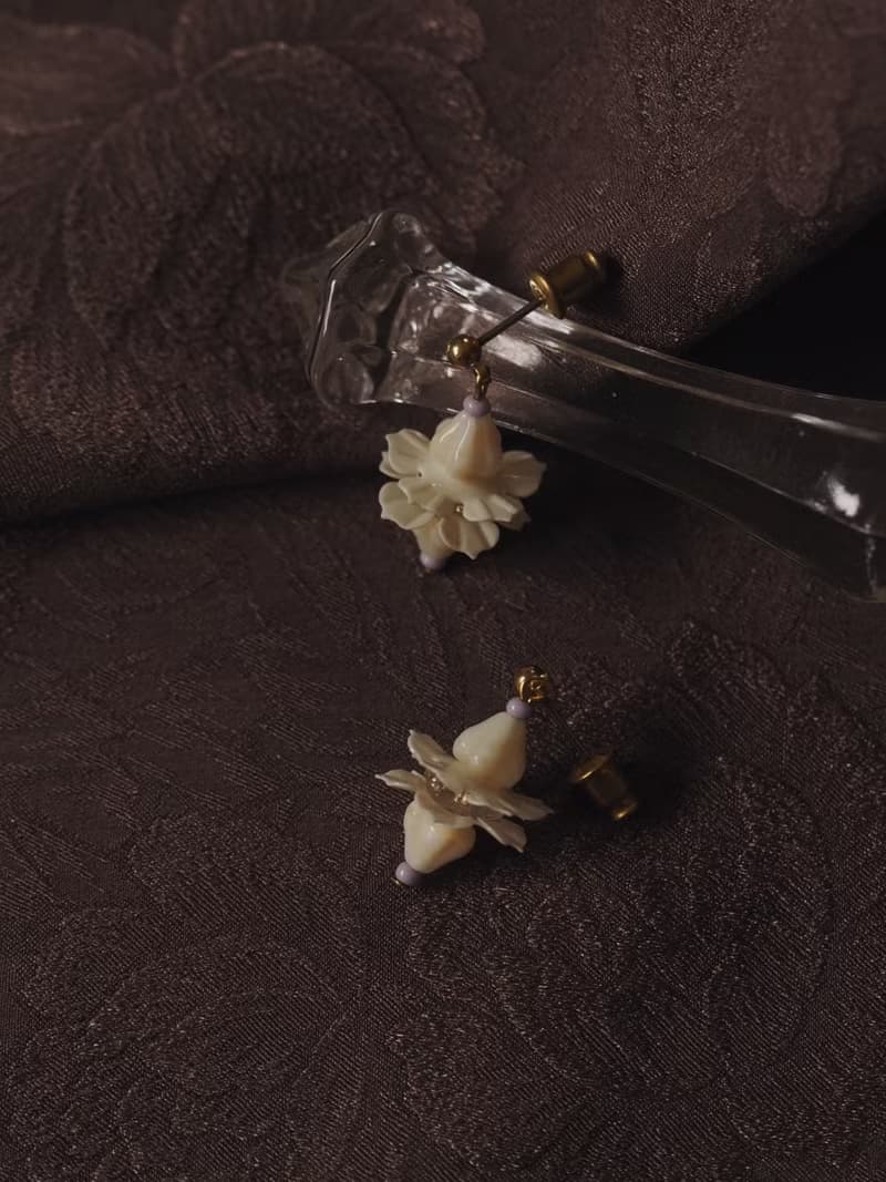 古董奶油 亮片花型短耳環
