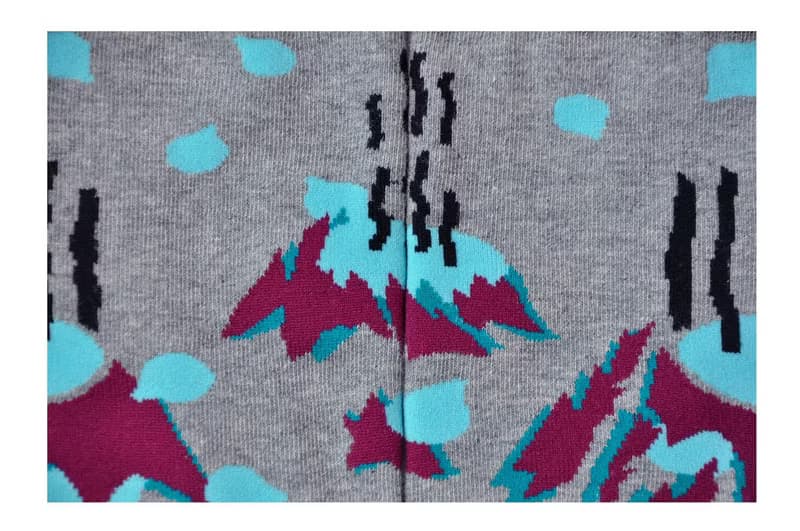 在家旅行--藍色火山灰 Volcano Ash _ 淺灰色花紗中筒襪 休閒襪