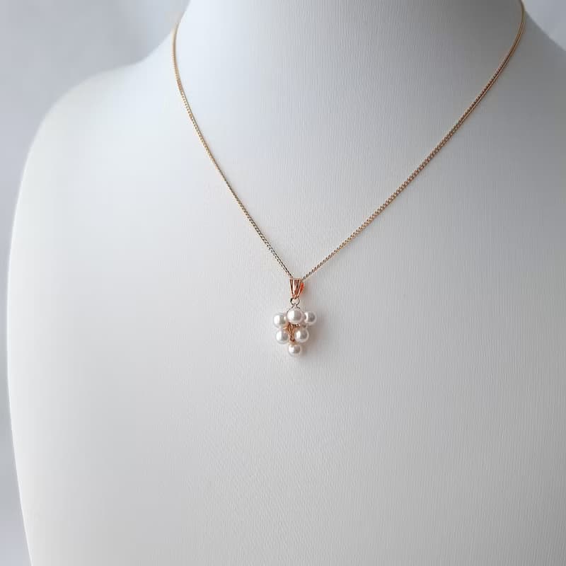 K18　ペンダント　ぶどう　ベビーパール　あこや真珠　チェーンネックレス　パールネックレス　日本の真珠　pearl necklace　珍珠項鍊　珍珠项链　진주
