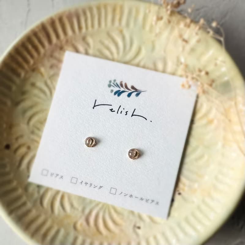 【再販】極小 ストロベリークォーツ 金継ぎ ピアス ノンホールピアス 小ぶり 小さい シンプル ピンク ゴールド 金 天然石 ギフト 贈り物 プレゼント 誕生日