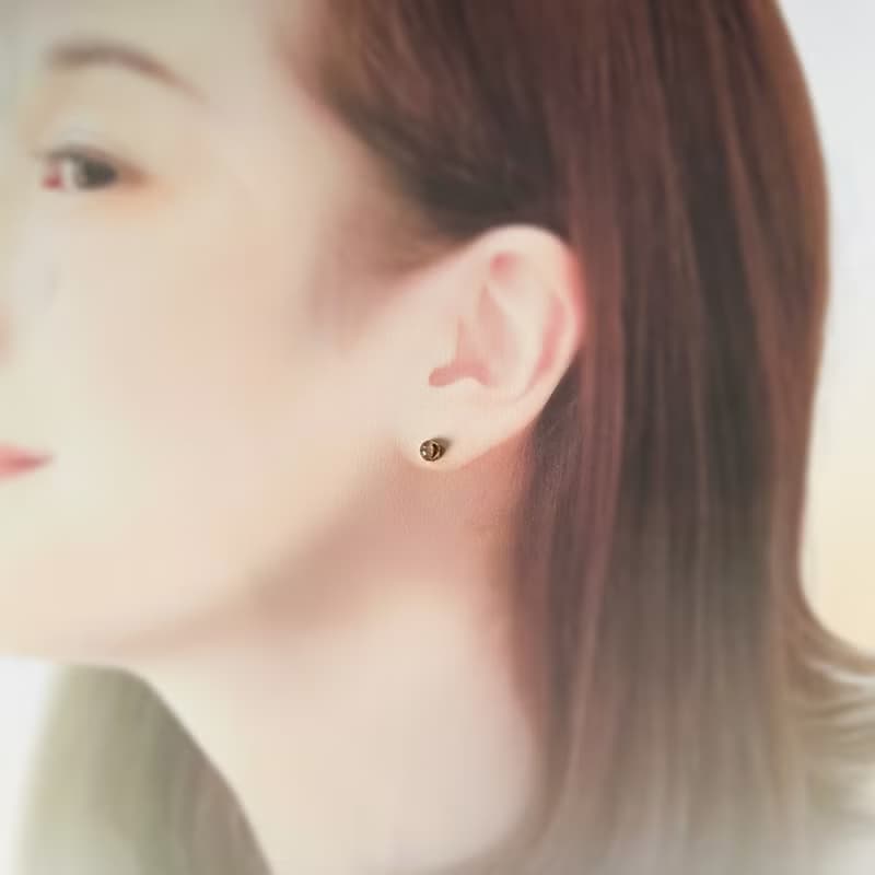 【再販】極小 ストロベリークォーツ 金継ぎ ピアス ノンホールピアス 小ぶり 小さい シンプル ピンク ゴールド 金 天然石 ギフト 贈り物 プレゼント 誕生日