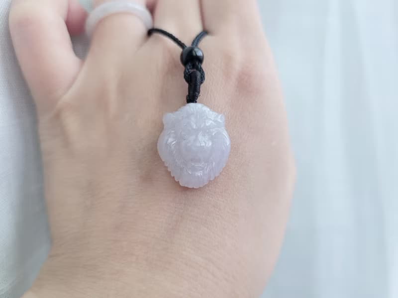 【親翠】天然翡翠 白冰嬌感果凍底獅頭調節式繩鏈　翡翠動物園