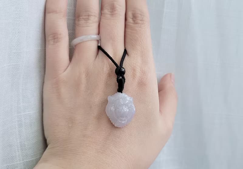 【親翠】天然翡翠 白冰嬌感果凍底獅頭調節式繩鏈　翡翠動物園