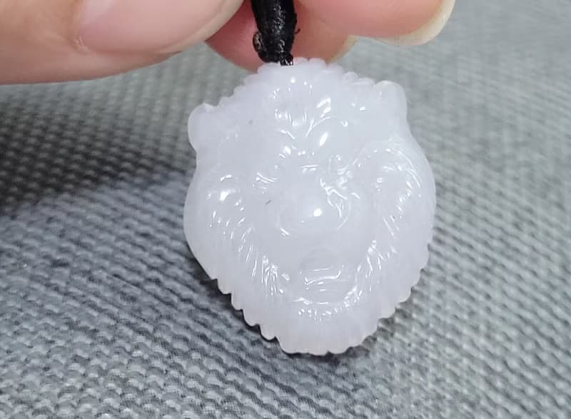 【親翠】天然翡翠 白冰嬌感果凍底獅頭調節式繩鏈　翡翠動物園