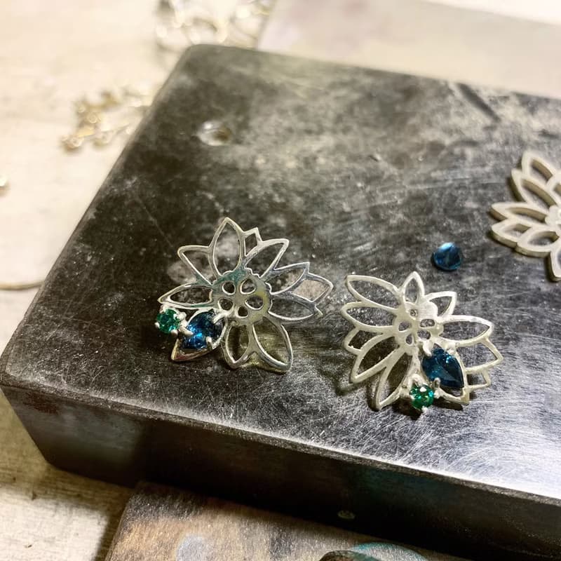 Flower pattern London blue topaz green Christal brilliant cutting silver earring