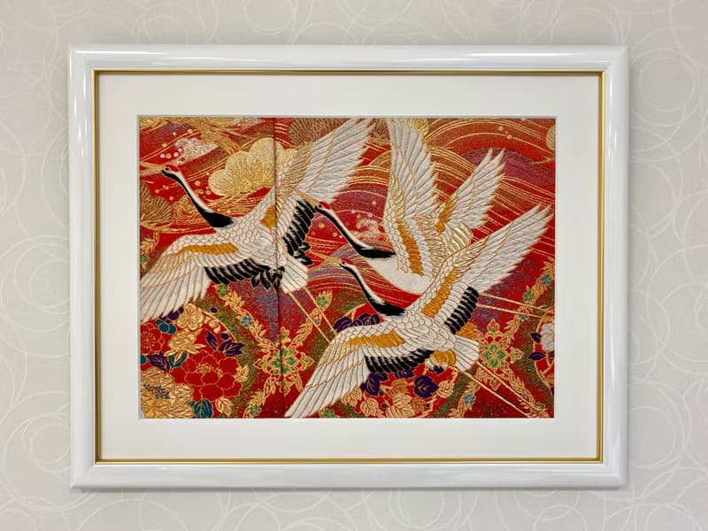 きものからつくるアートパネル019　鶴　1点もの　壁掛け　和柄　吉祥文様　長寿祝い　和モダンインテリア　きものアート made in japan
