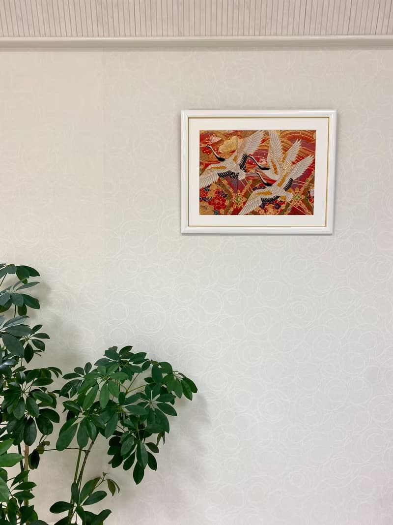 きものからつくるアートパネル019　鶴　1点もの　壁掛け　和柄　吉祥文様　長寿祝い　和モダンインテリア　きものアート made in japan