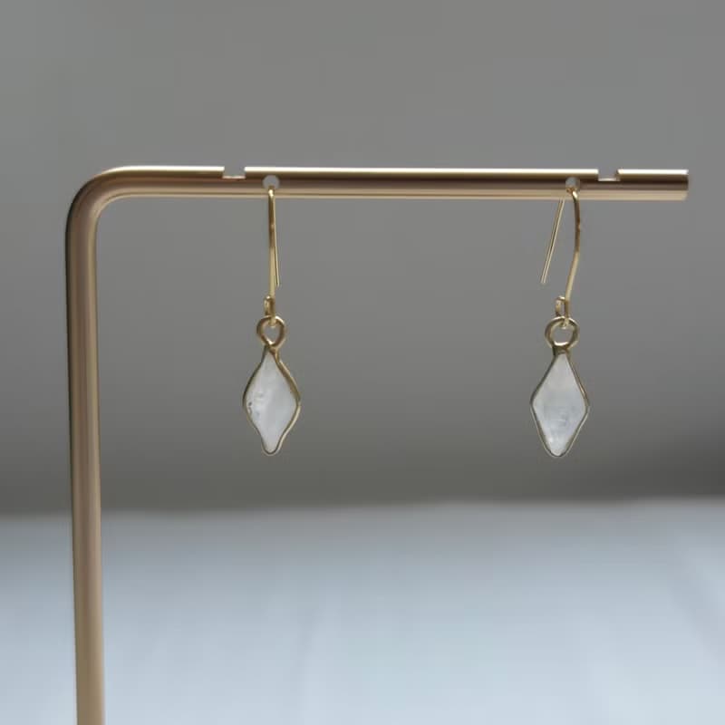【Japan Handmade】レインボームーンストーンのピアス