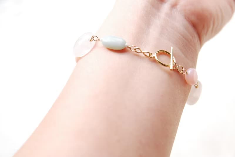 春色カラーストーンのブレスレット　ローズクォーツ１４kgf