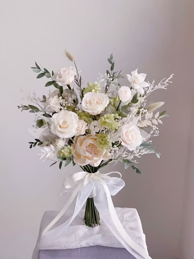 【不凋花乾燥花】中款白綠色不凋玫瑰自然風捧花